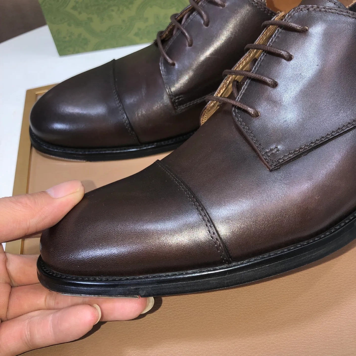 Men's shoes 💰660💰 Brand: GUCCI (Gucci) Standard code: Men's size 38/44 (45/46 can be customized) Grade: Same as the official website Original quality Material: Original cowhide Water-dyed cowhide lining Original rubber outsole Style category: Men's fashionable casual leather shoes Distinguished big-name luxury elements top luxury Color: Actual picture